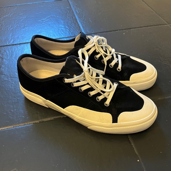 Men’s Globe Black Suede Sneakers - Picture 1 of 4